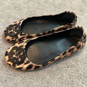Tory Burch Women’s Minnie leopard print patent leather travel ballet flats, 9.5